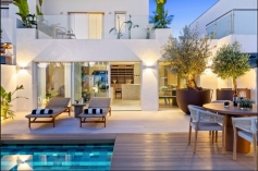 Rijtjeshuis Nueva Andalucía € 1.395.000,-