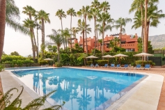 Rijtjeshuis Altos de Puente Romano € 2.150.000,-